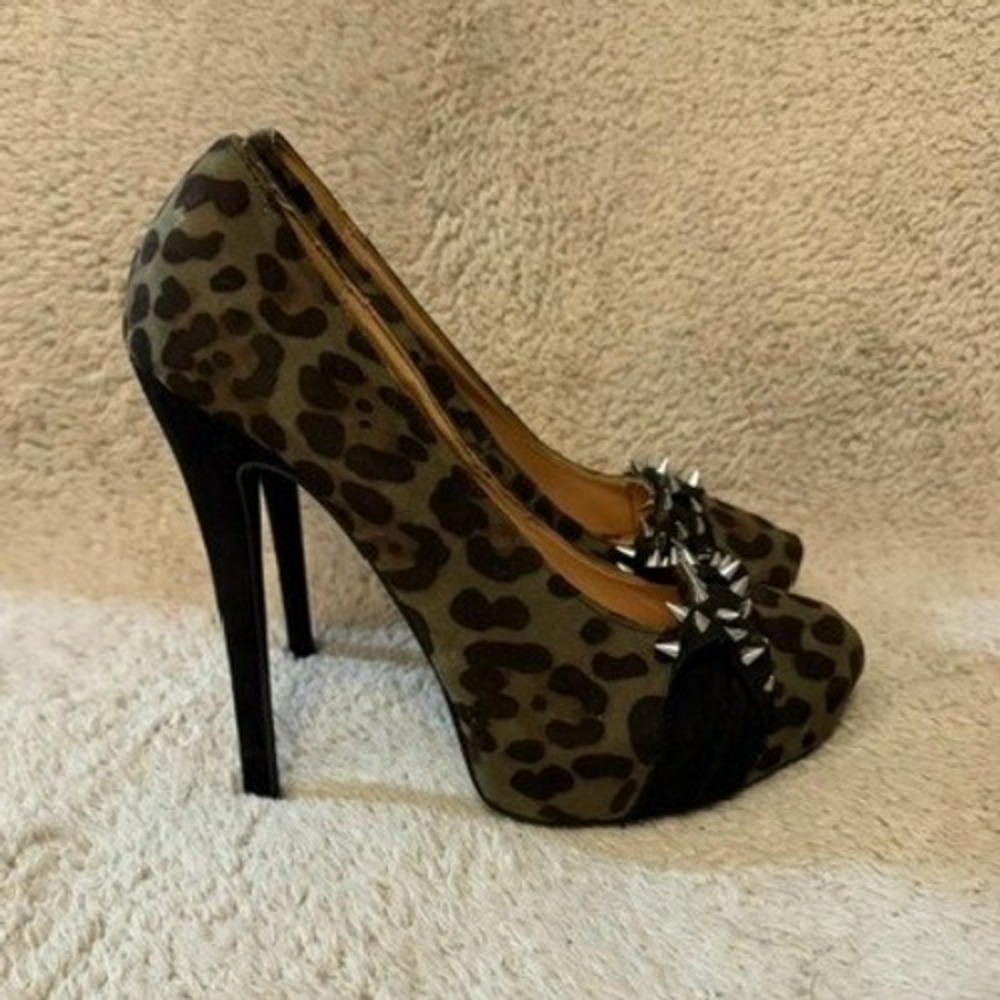 Penny Loves Kenny Pumps Womens Size 10M Leopard Print Spiked Bow Stiletto Edgy